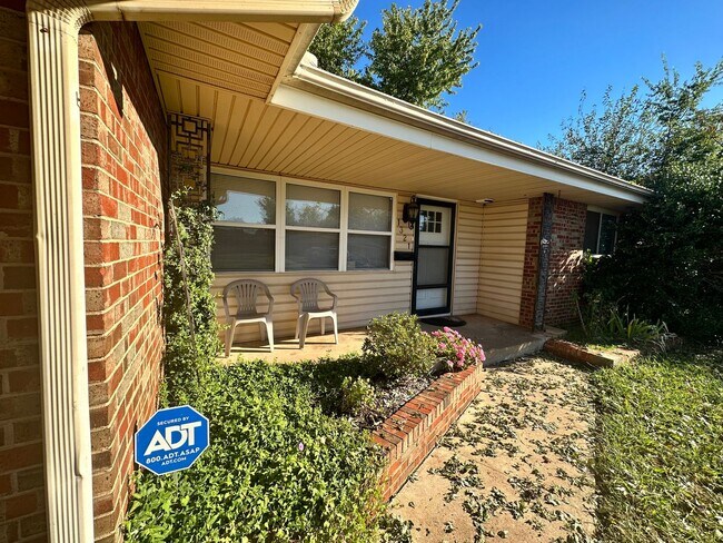 Building Photo - Fully Remodeled 3-bed 1-bath House Availab...