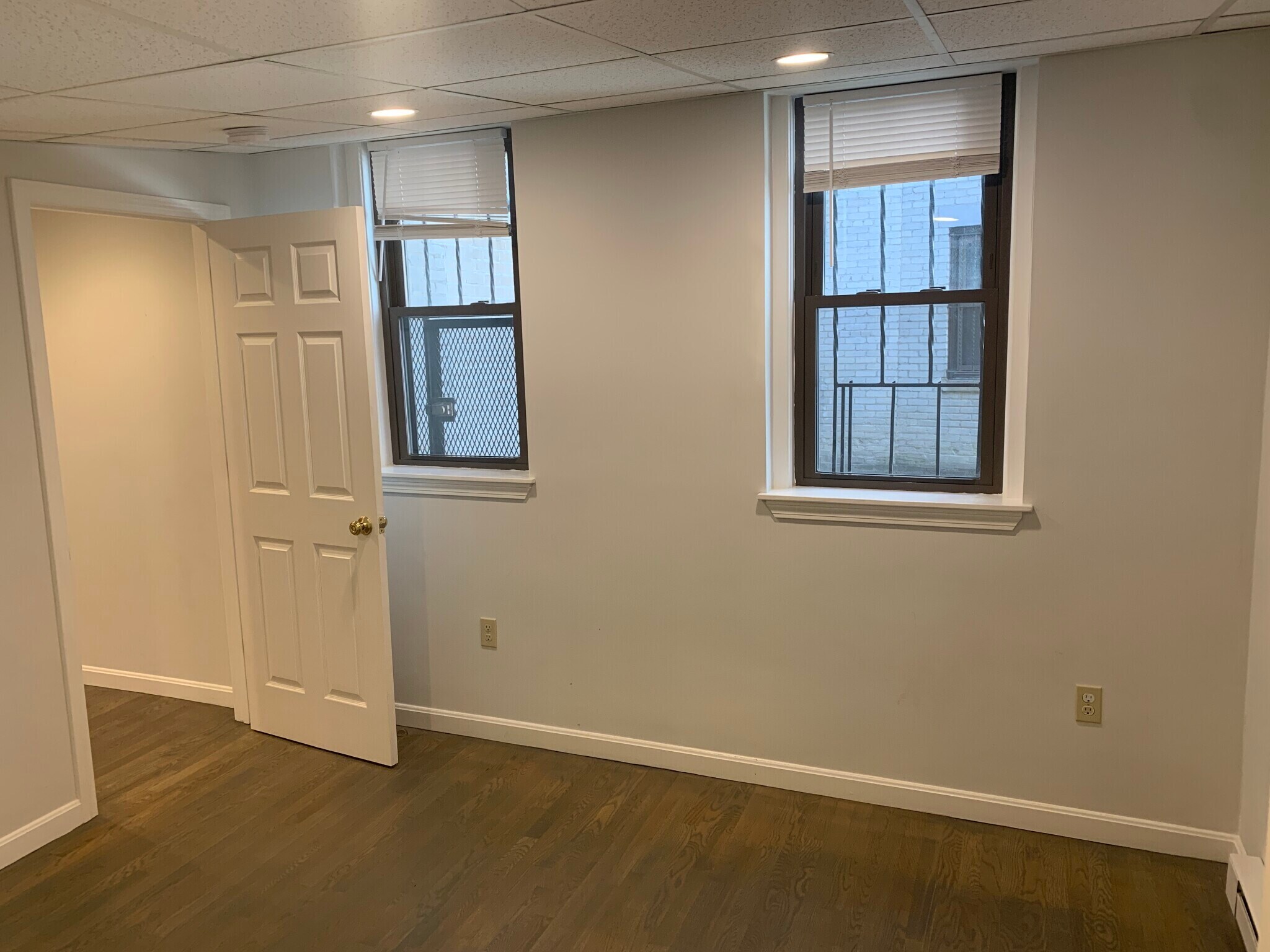 Building Photo - 61 Park Dr