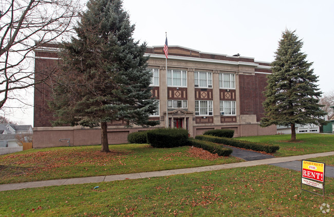 Primary Photo - School House Apartments