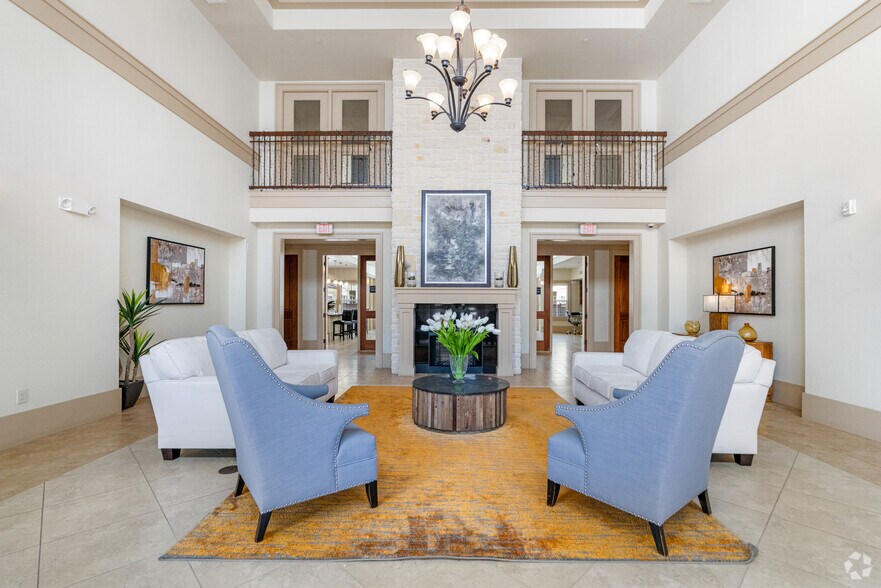 Lobby - Carriage Crossing