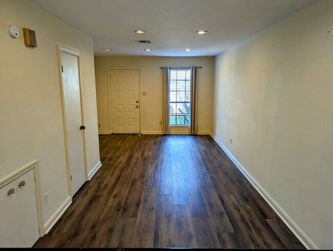 Building Photo - $500 OFF your 1st Month Rent!