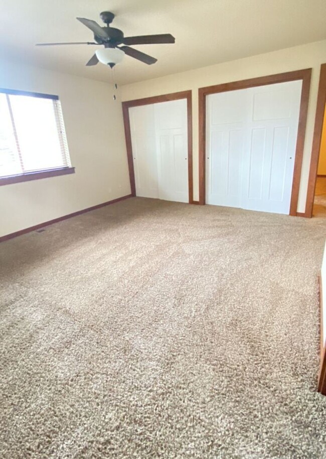 Building Photo - Spacious 3 bedroom 2.5 bath Post Falls Duplex