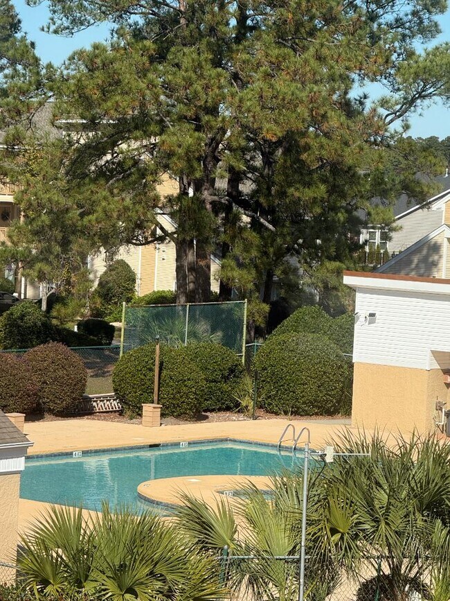 Building Photo - 1095 Plantation Dr W