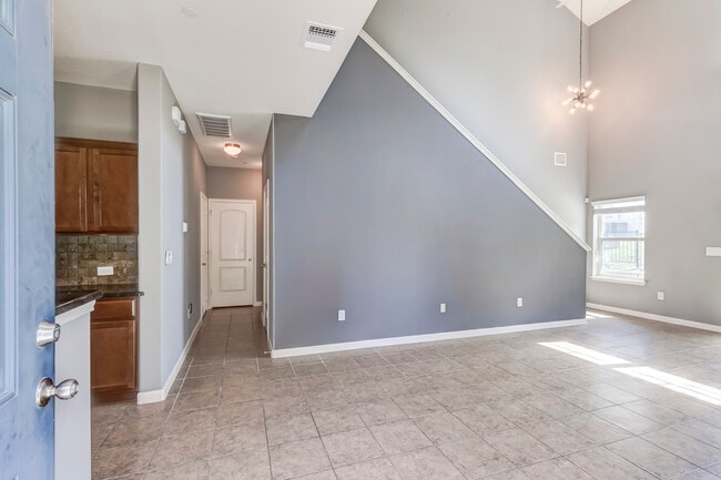 Building Photo - 1620 Bryant Dr
