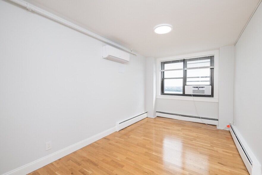 Building Photo - 1410 Columbia Rd