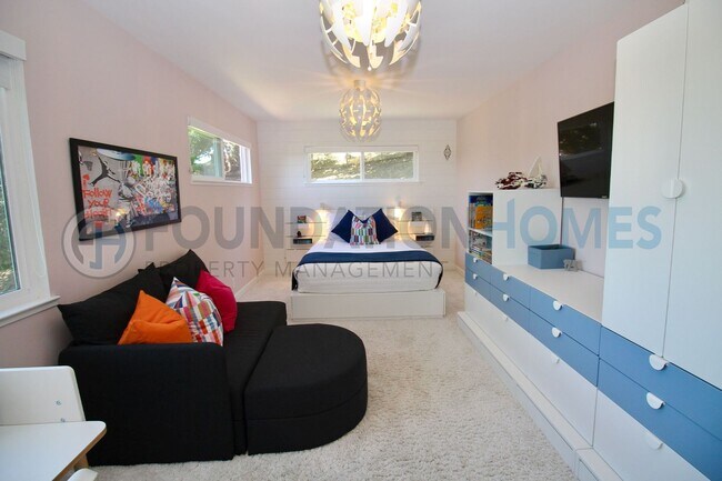 Building Photo - Fully Furnished 5BD/2.5BA Hillside View Home-FOUNDATION