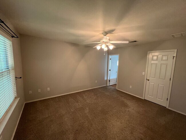 Building Photo - Georgetown 2 Bedroom 2 Bath