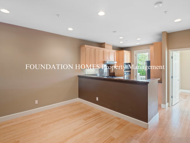 Building Photo - 33 Ranch Dr