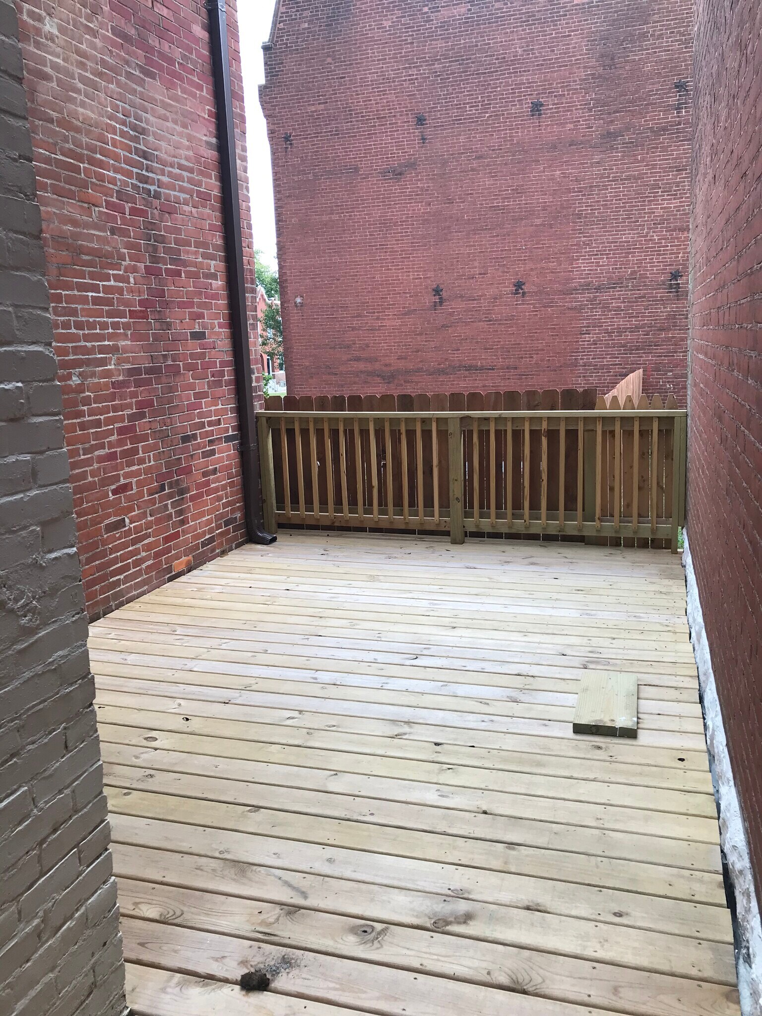 Deck - 2126 Withnell Ave