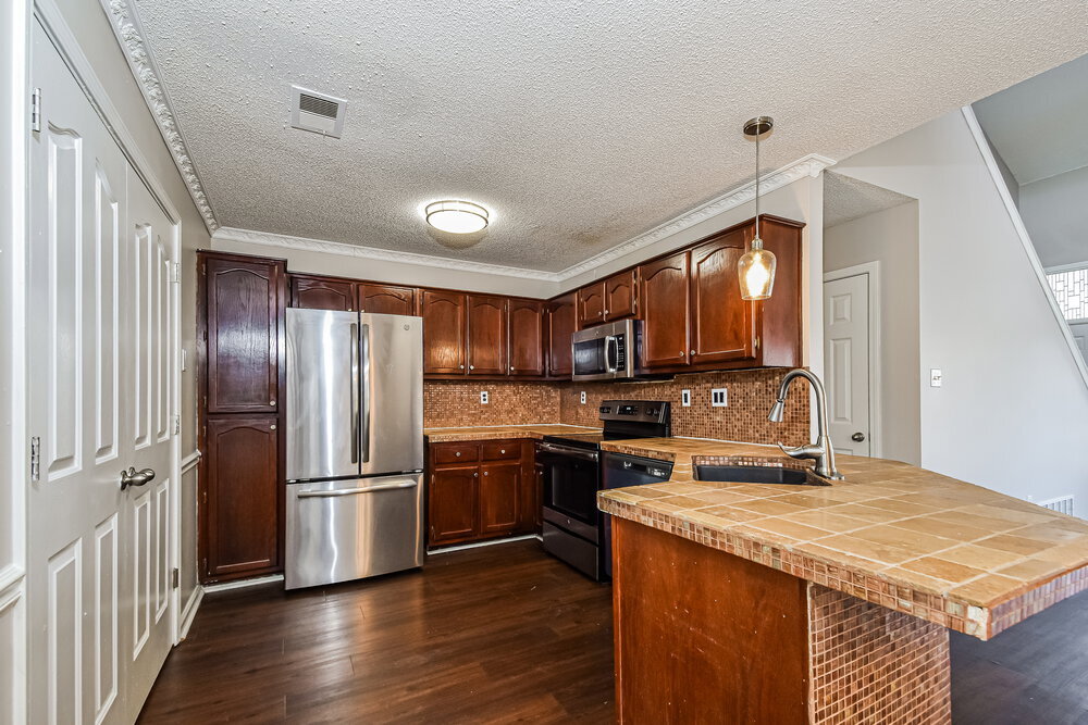 Building Photo - 6844 Charlotte Dr