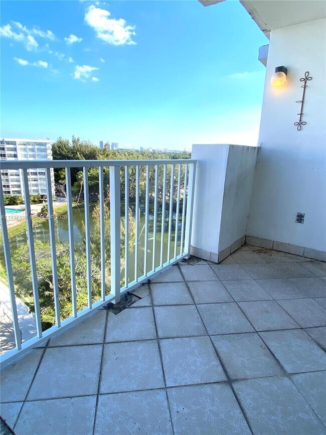 Building Photo - 1200 NE Miami Gardens Dr