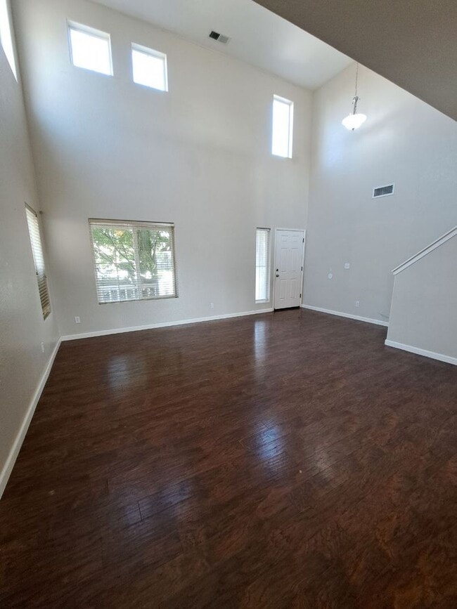 Building Photo - Beautiful 4 Bedroom House Ready To Call Home!