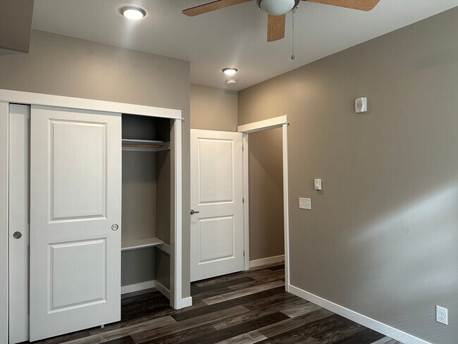 Building Photo - One Month of FREE RENT! 4 Bedroom Apartmen...