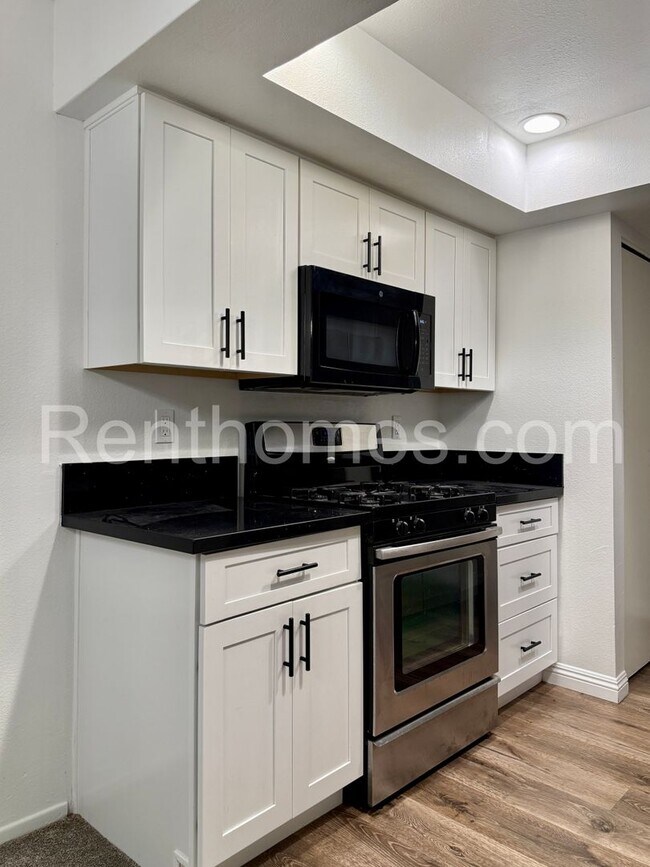 Building Photo - 9352 Twin Trails Dr