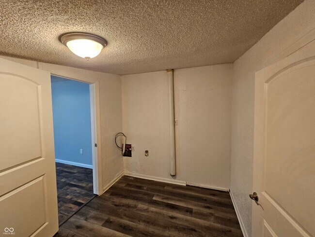 Building Photo - 1433 Hillcrest Dr