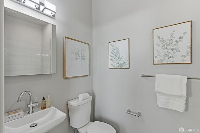 Building Photo - 3945 Judah St