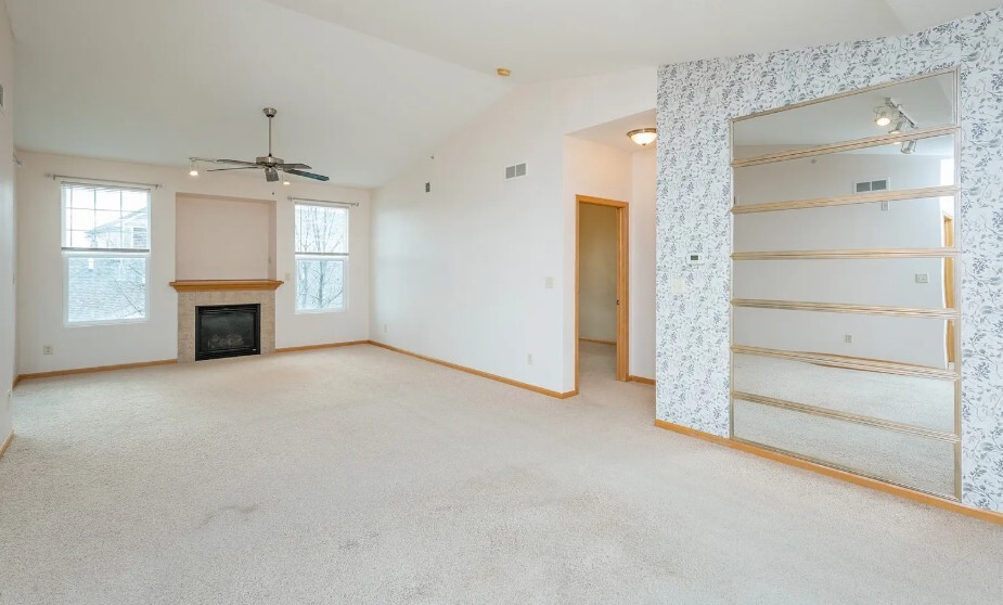 living area - 10325 Providence Dr