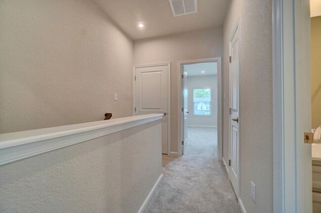 Building Photo - 2 bedroom townhome in Portsmouth