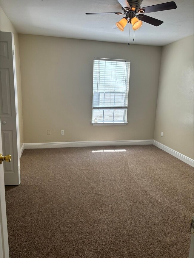 Building Photo - 3377 Sawtooth Dr