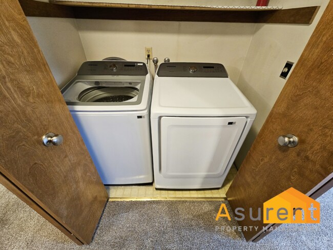 Building Photo - Fully Furnished Private Setting Townhouse, 2 Bedroom- 1.5 Bathroom, centrally located in Ashland