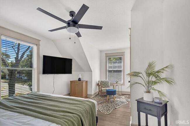 Building Photo - 1122 S Fess Ave