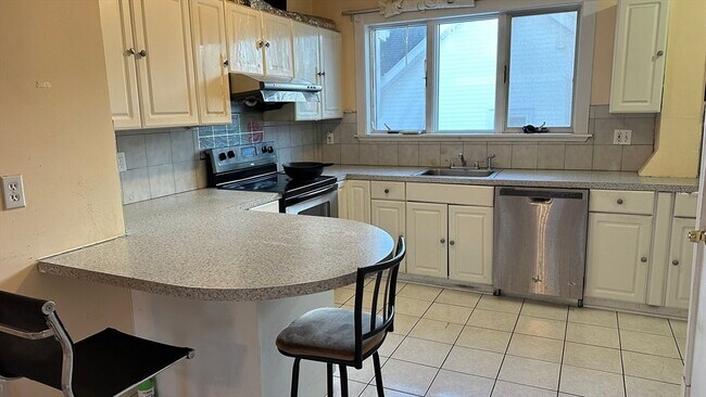 Building Photo - 10 Channing St