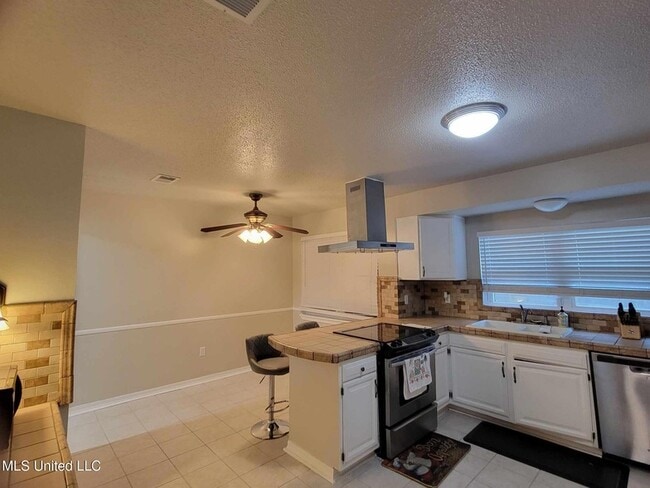 Building Photo - 2589 Santa Rosa Cove