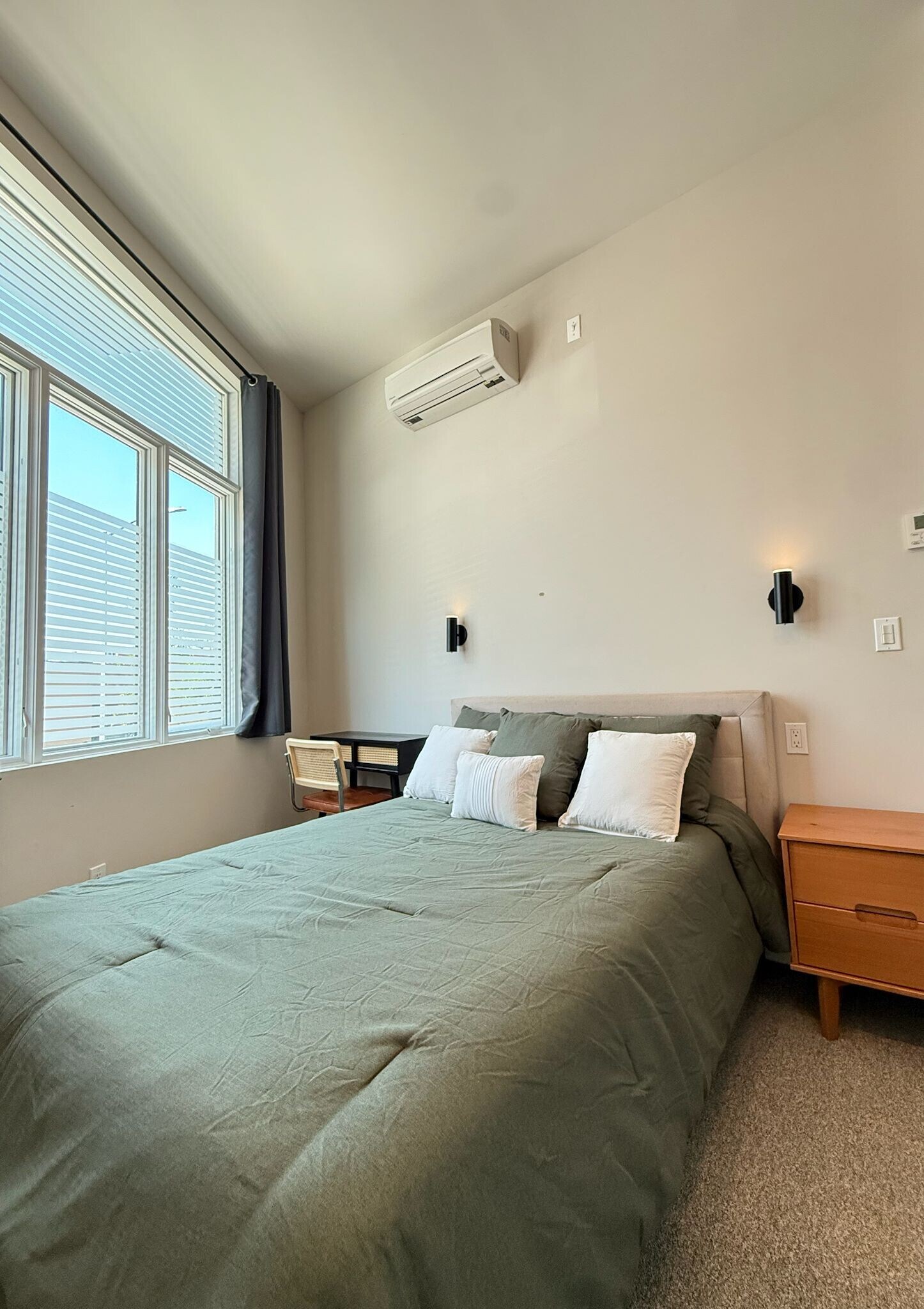 Building Photo - Furnished room/NOT APARTMENT