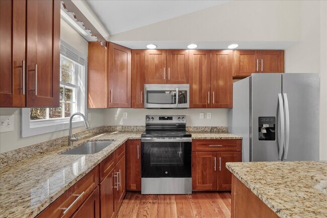 Building Photo - Available Now – Renovated 5BR / 3BA Home in Quiet Sterling Cul-de-Sac