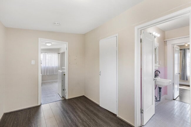 Building Photo - 160 Medford Ave