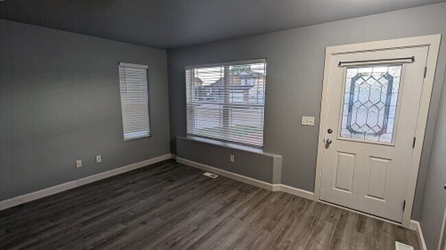 Building Photo - Spacious 3-Bedroom Home with Fenced Yard in Wellington – Available August 4th