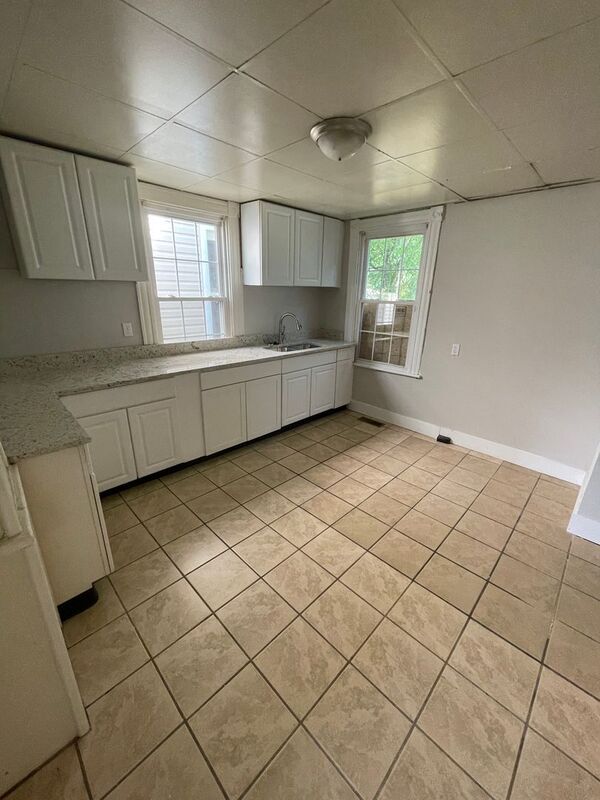 Building Photo - 2206 Edwards Ave