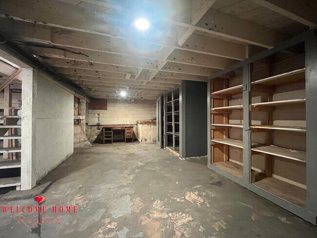 Building Photo - 4 bedroom home with air conditioning - Great location!!!  HUGE basement for your man cave or she ...