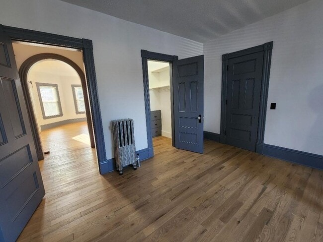 Building Photo - 105 E Main St