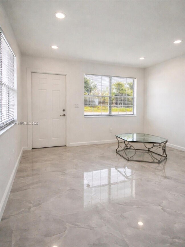 Building Photo - 2100 N 14th Ave