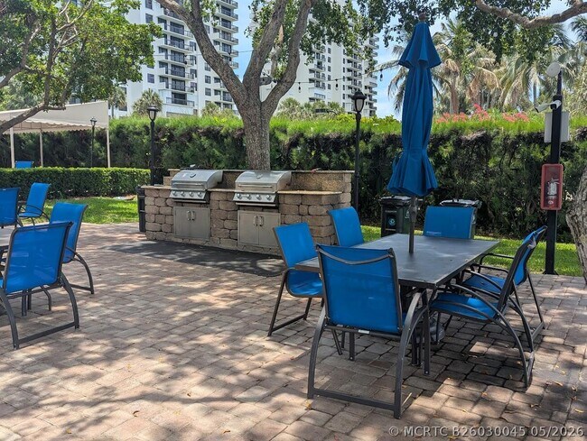 Building Photo - 2121 N Ocean Blvd