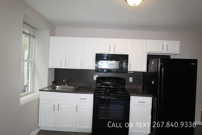 Building Photo - 1016-1018 S 52nd St-18.1A