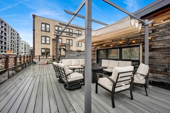 Building Photo - 935 W Randolph St