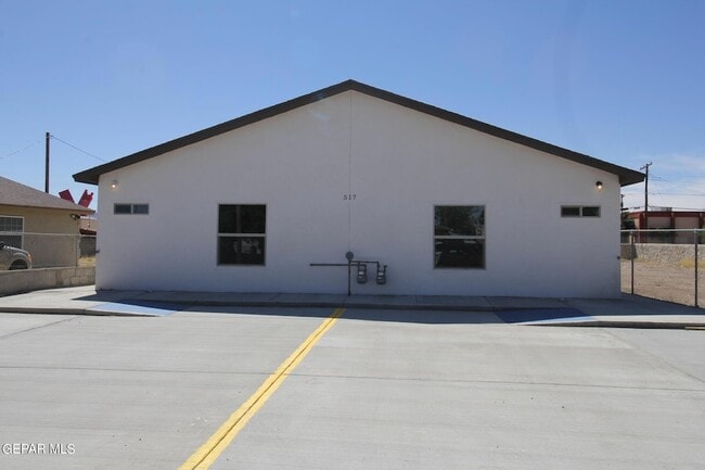 Building Photo - 517 Val Verde St
