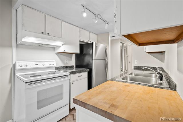 Building Photo - 6410 S Dayton St
