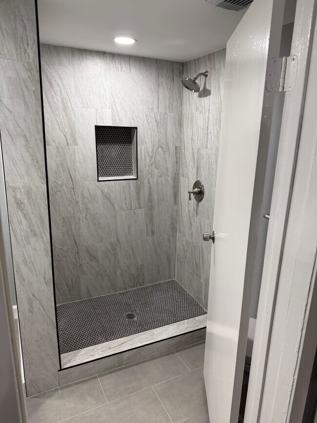 Building Photo - 5218 Cortelyou Ln