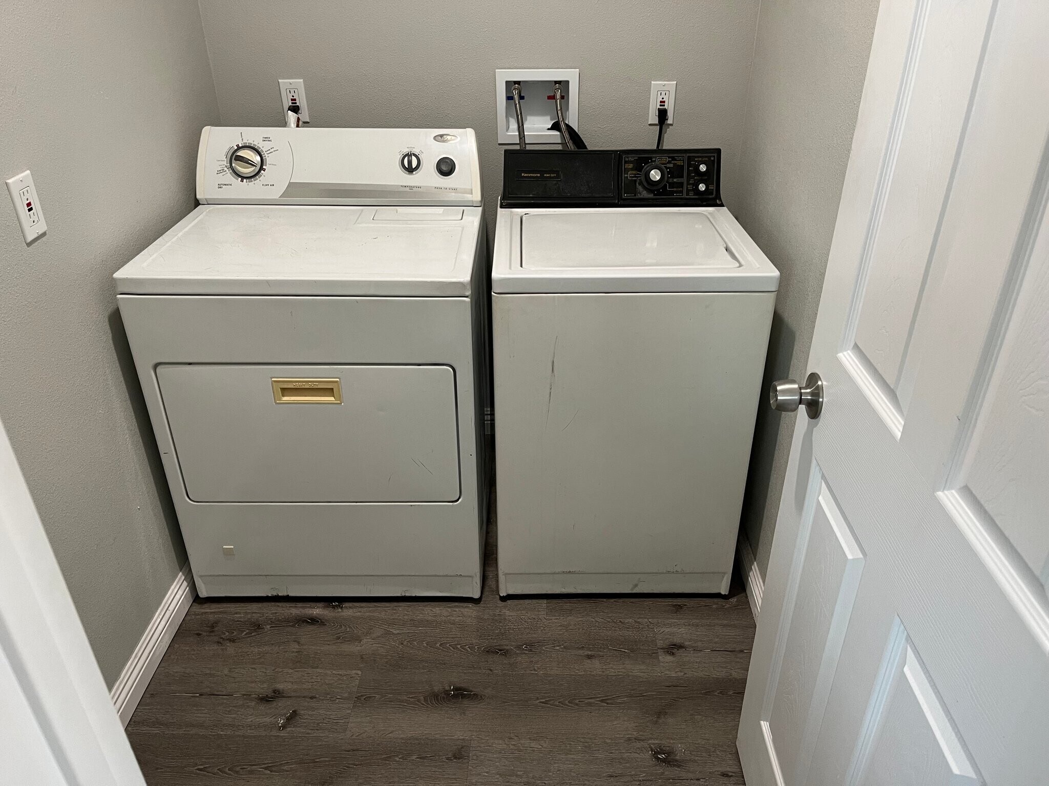 Building Photo - 830 California Ave