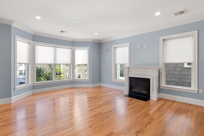Building Photo - 15 Preble St
