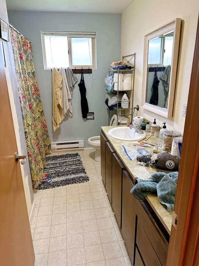 Building Photo - PRELEASING: 3 bdrm/1.5 bath house near WWU + Fairhaven