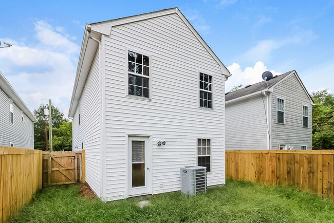 Building Photo - Cute 3BR, 2.5BA home