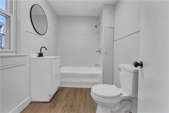 Building Photo - 415 Broad St