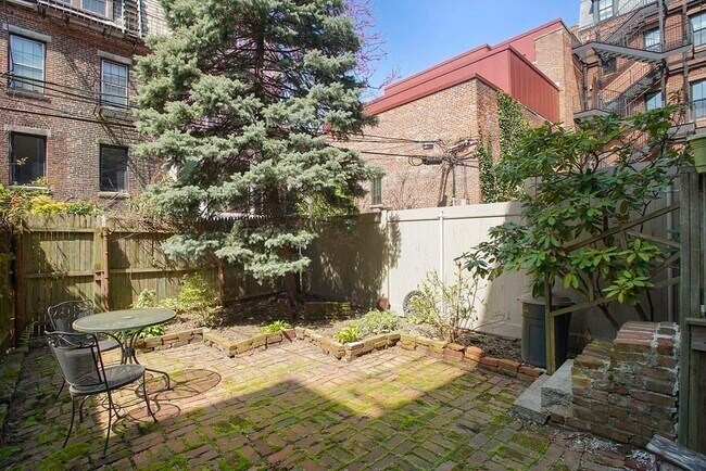 Building Photo - 15 Appleton St