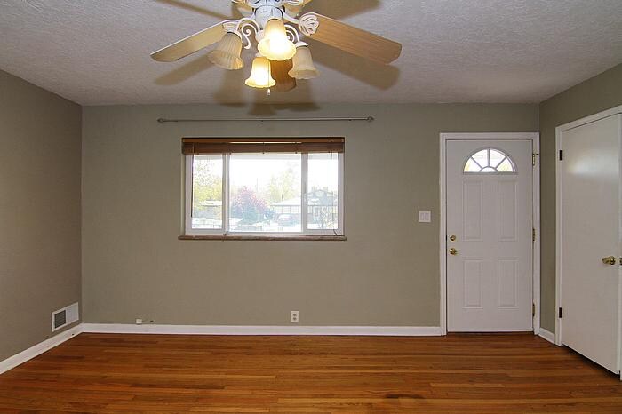 Building Photo - 955 Hillview Dr