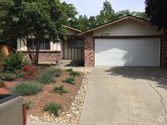 Building Photo - Lovely 3 bedroom/2 bathroom home in East D...