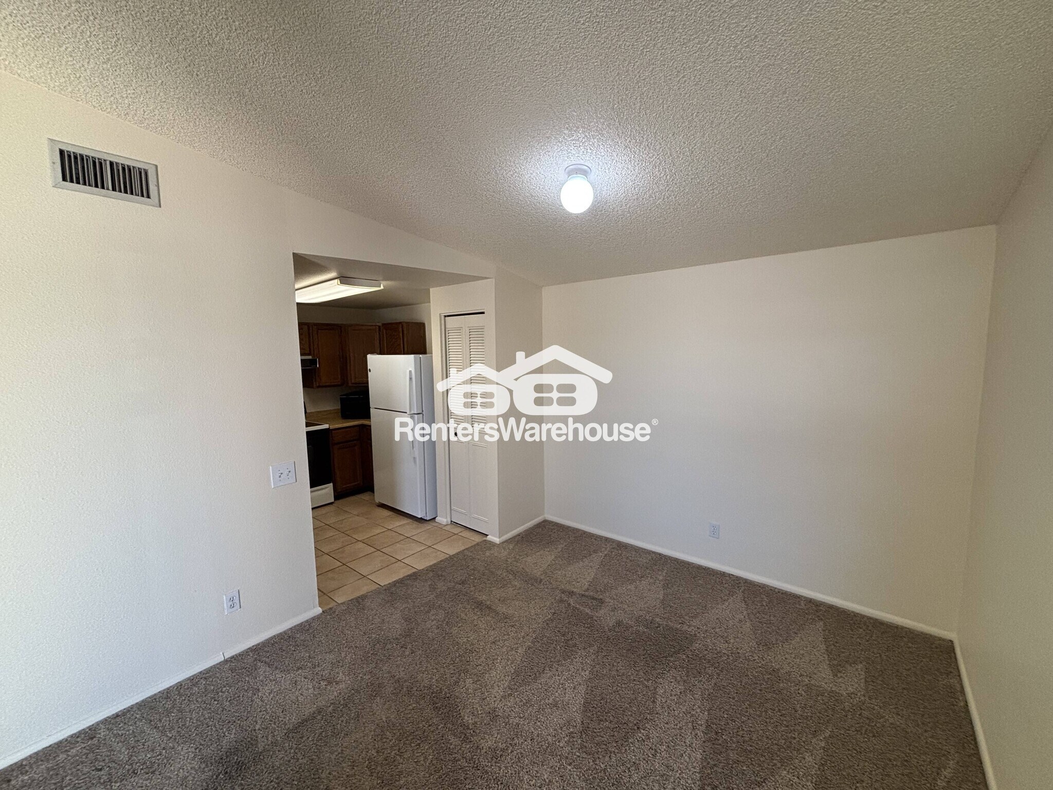 Building Photo - 2126 N Villas Ln